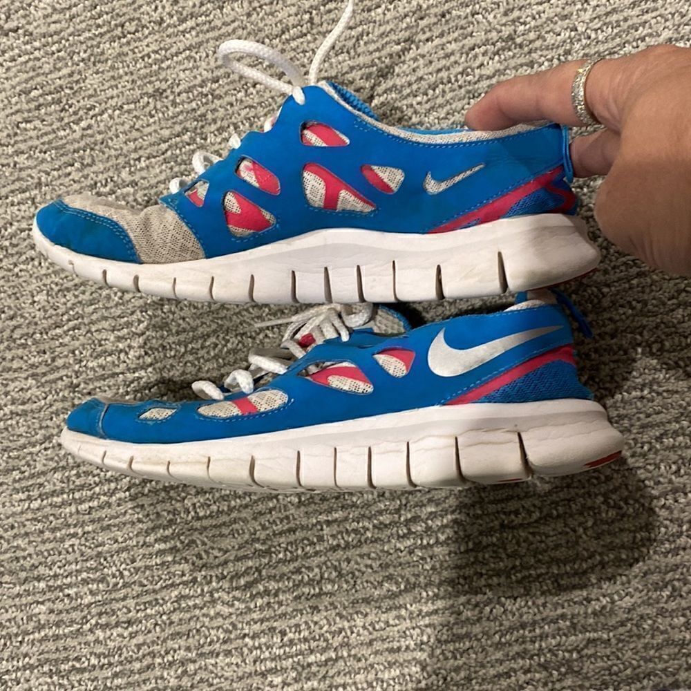 Nike shoes  - Picture 3 of 4